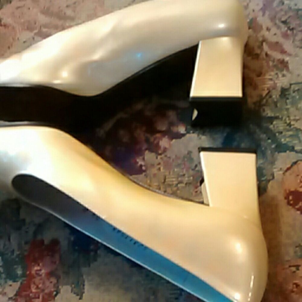 Stuart Weitzman Heels - Picture 4 of 6